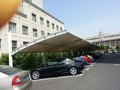 沈陽(yáng)充電樁停車棚安裝搭建與住宿解決方案